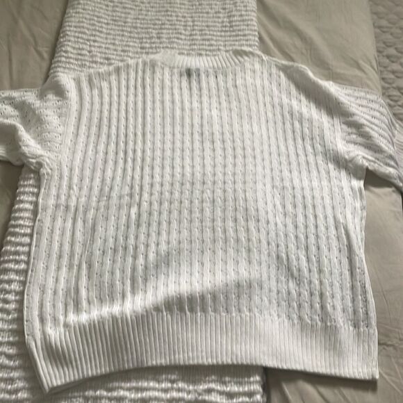 Dokotoo White Short Sleeve V-neck Sweater - Picture 5 of 5